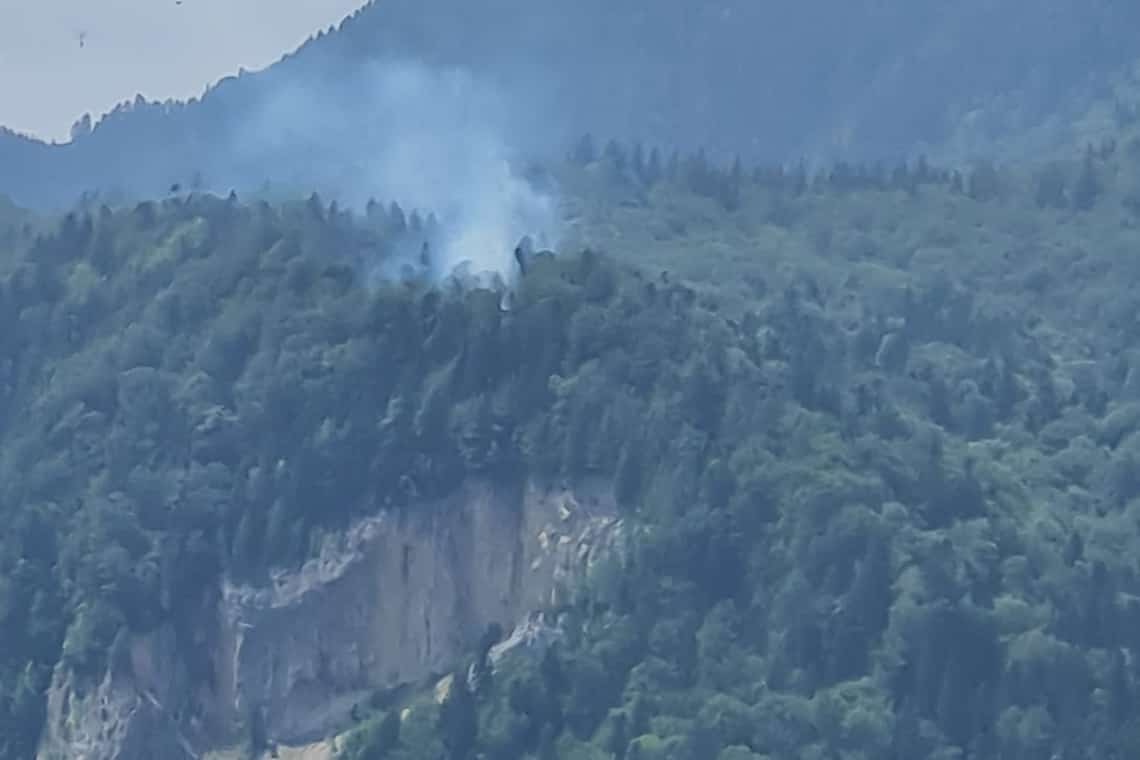 UPDATE/Pericol în Bucegi! Un incendiu de pădure a izbucnit în zona carierei Piatra Arsă