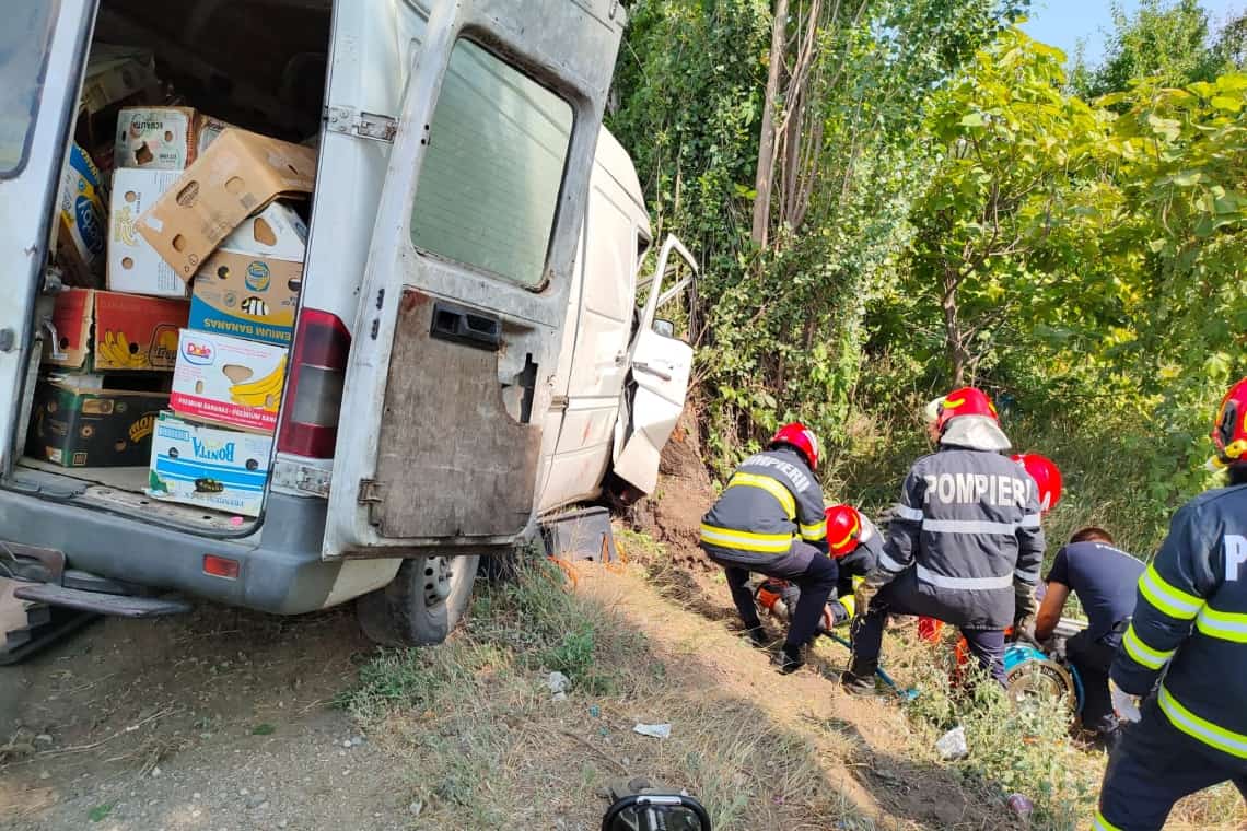 Foto/ Accident pe Centura de Est a Ploieștiului. Trei răniți, printre care și doi copii