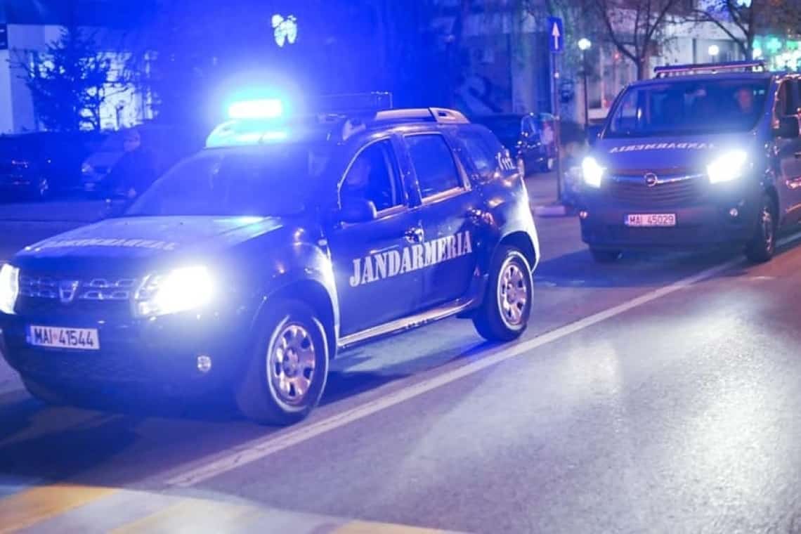 Trei tineri care făceau scandal într-un autobuz al TCE, sancționați de jandarmi