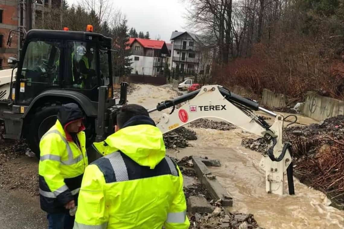 Orașele de pe Valea Prahovei, fără apă din cauza aluviunilor și a întreruperii energiei electrice