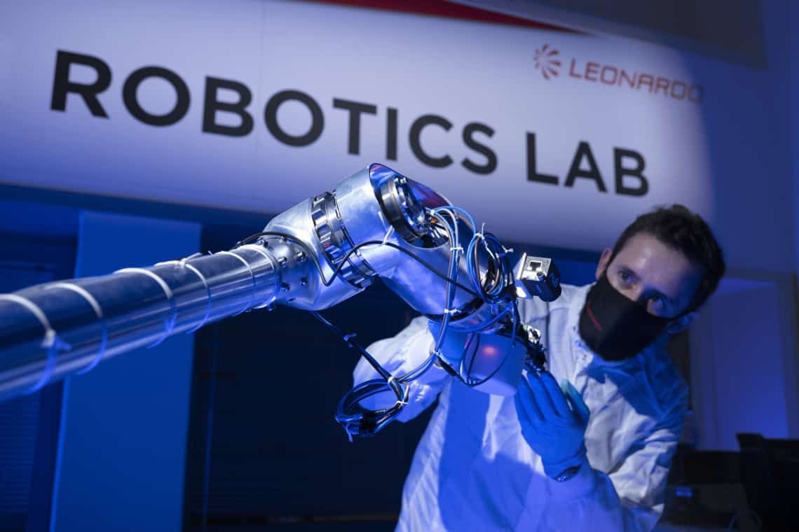 Braț robotic folosit pe Marte, construit cu ajutor românesc!