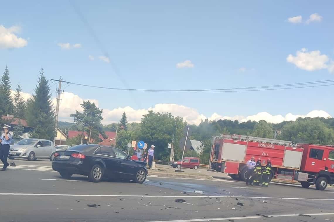 Trei tineri au ajuns la spital, cu răni grave, după un accident produs pe DN1, în zona comunei Cornu