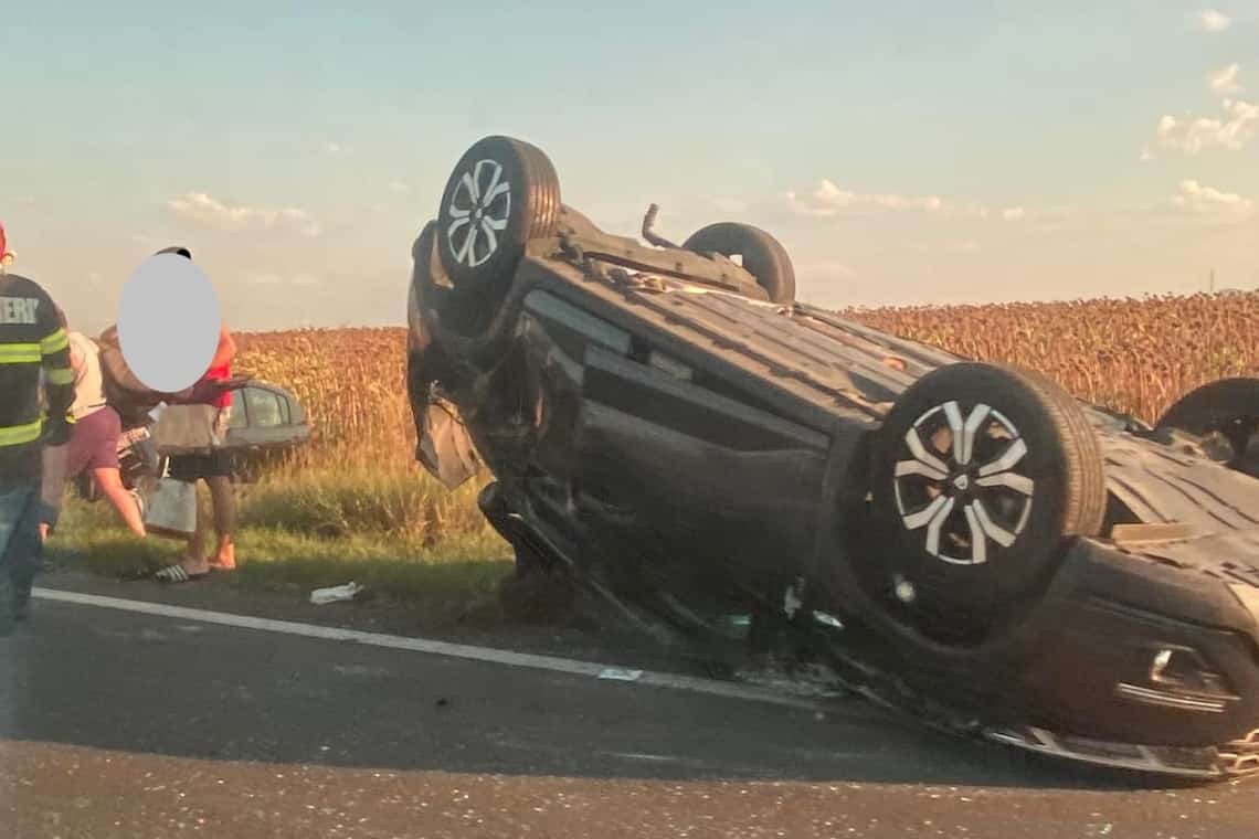 Coliziune între trei autoturisme pe DN1. Trei persoane au ajuns la spital