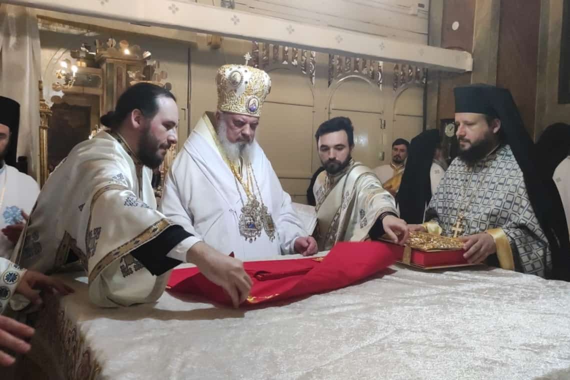 Patriarhul Daniel a resfințit biserica mănăstirii Ghighiu, după restaurare