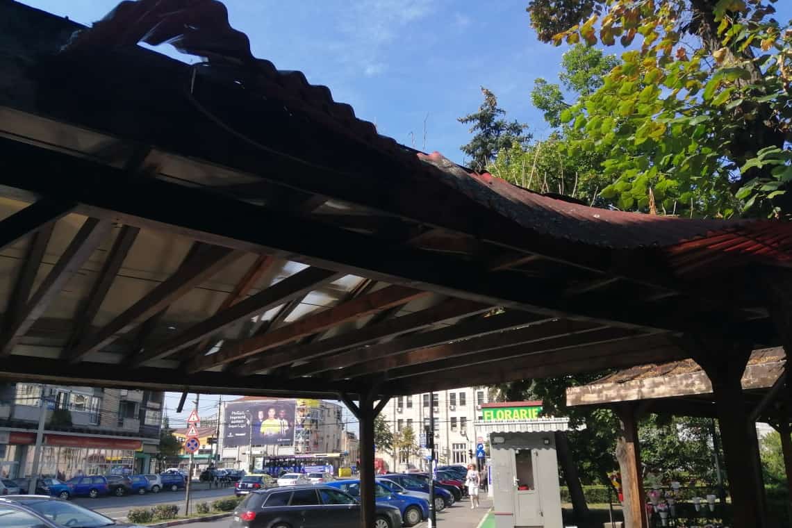 Foișoarele din centrul Ploieștiului au devenit pericole publice!