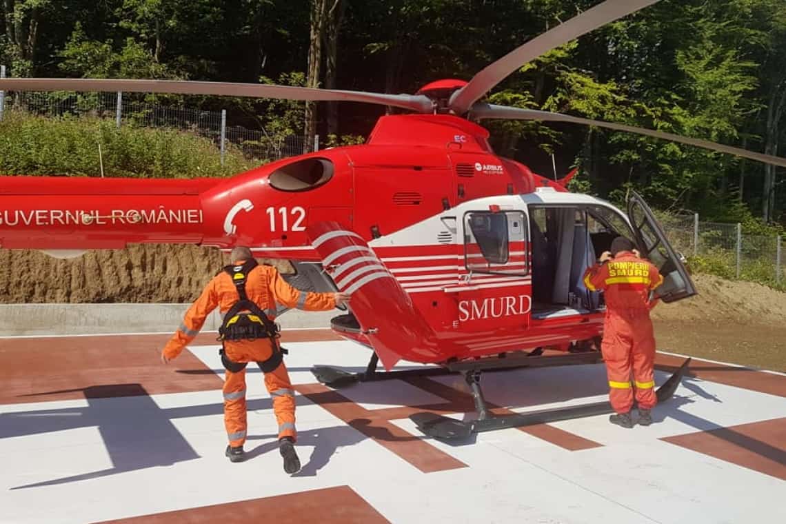 Un copilaș născut azi la Spitalul din Sinaia, preluat cu elicopterul pentru a fi transferat la București. Bebelușul are grave probleme medicale