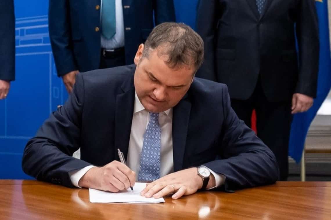 Trei proiecte pentru modernizarea școlilor cu fonduri europene, din Ploiești și Cornu, semnate de ministrul Dezvoltării