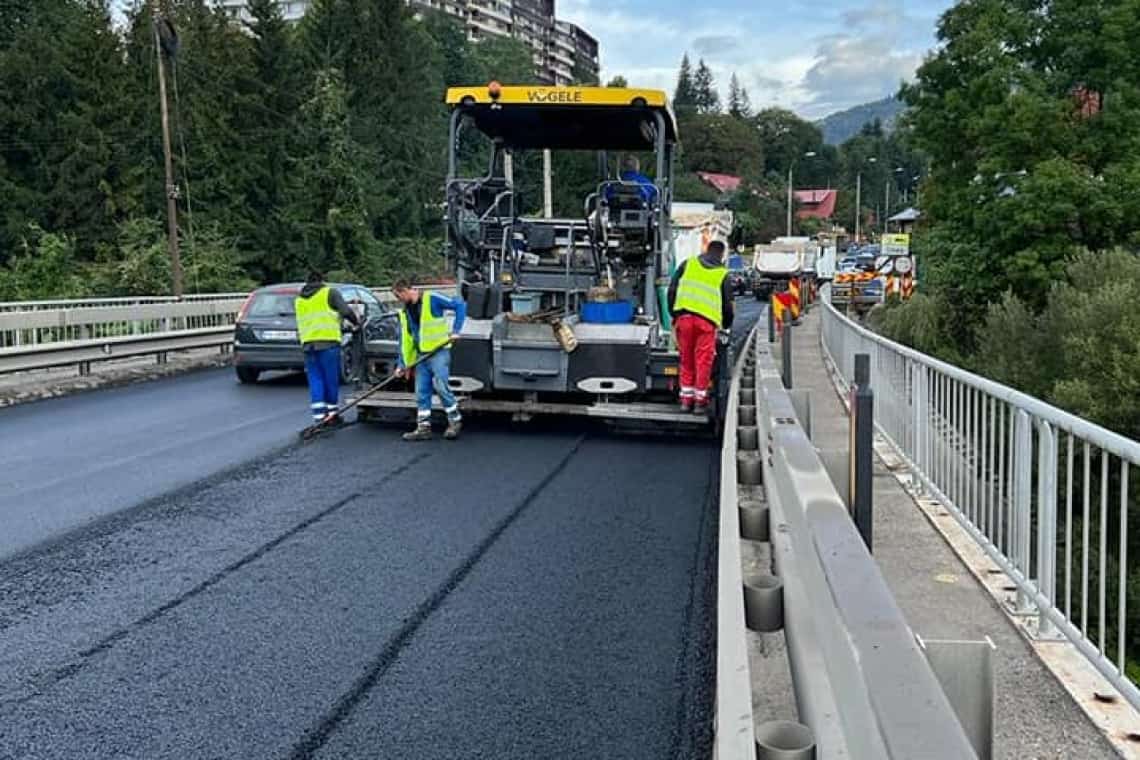 Lucrări de asfaltare pe DN1, la Sinaia