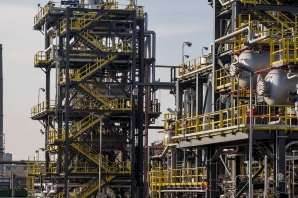 Se întâmplă și la case mai mari. Cazanele de abur de la rafinăria Petrobrazi s-au oprit azi, din cauza unei avarii