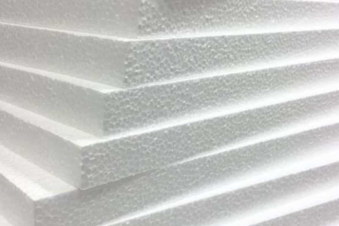 Poiana Câmpina/ Hoți ”serioși”: au sustras, într-o singură noapte, sute de baxuri de polistiren și s-au întors să fure și paleții pe care erau depozitate materialele de construcții!