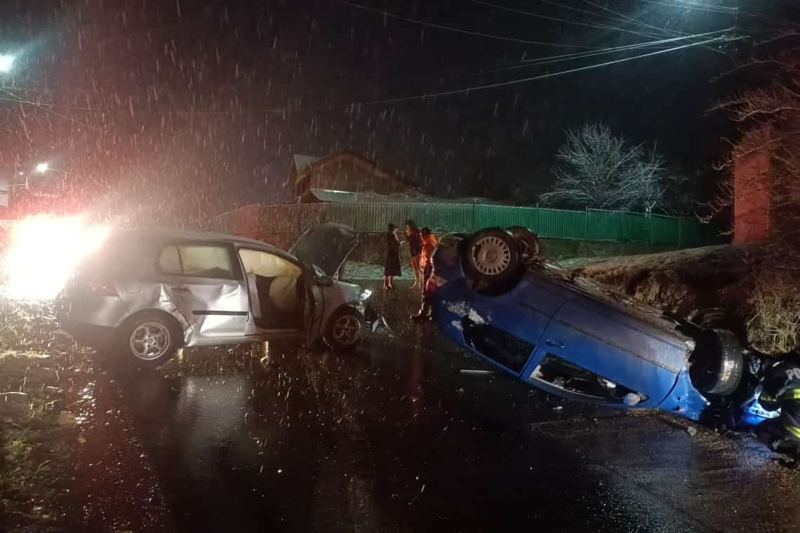 Accident la Măneciu. Un autoturism s-a răsturnat, în urma coliziunii cu o altă mașină
