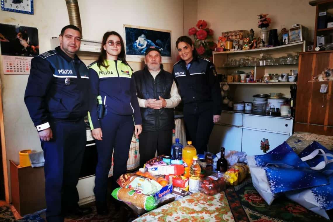 Polițiștii prahoveni, trimiși în misiune de Moș Crăciun și la Sinaia