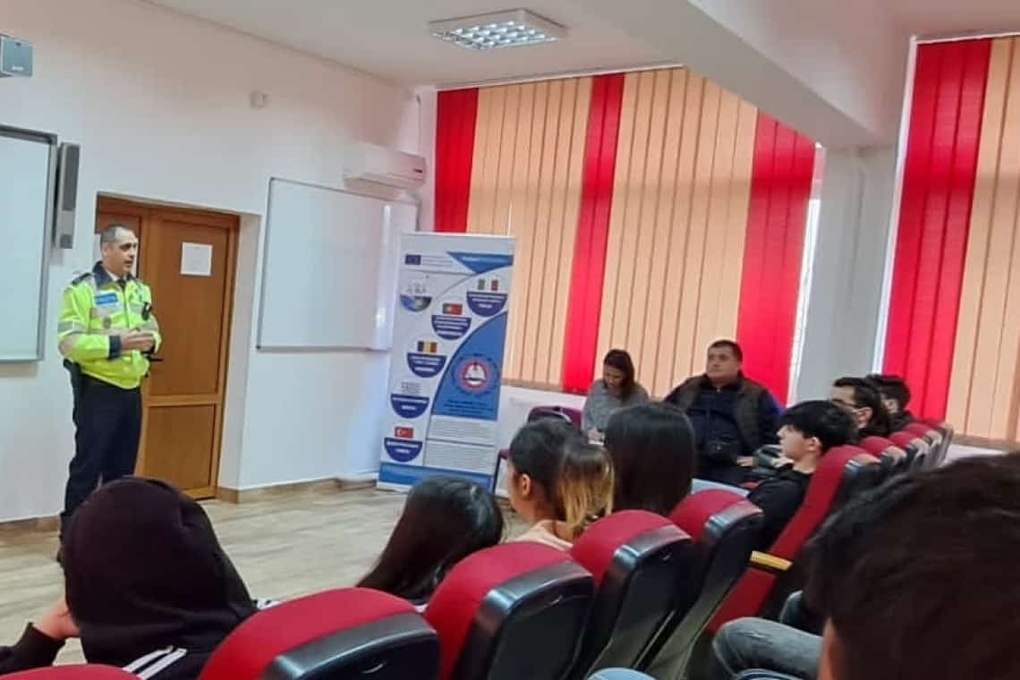 Acțiuni ale polițiștilor prahoveni pentru reducerea violenței în școli, în unități de învățământ din Ploiești, Ceptura și Măgurele