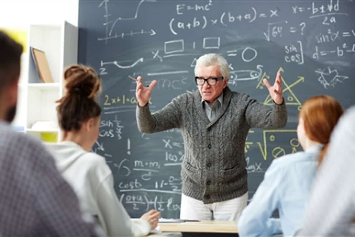 86 de cadre didactice din Prahova rămân la catedră și peste vârsta de 65 de ani, în anul școlar 2023-2024