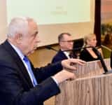 Petre Daea, ministrul Agriculturii, față în față cu fermierii și primarii prahoveni