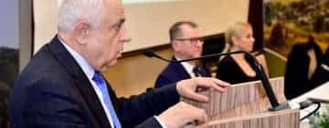 Petre Daea, ministrul Agriculturii, față în față cu fermierii și primarii prahoveni