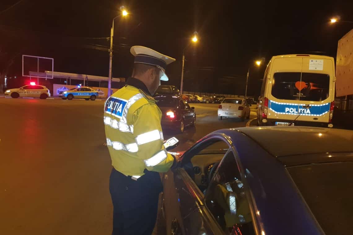 Peste 1000 de autovehicule verificate de polițiștii rutieri, joi seară, într-o acțiune de combatere a consumului de alcool și droguri