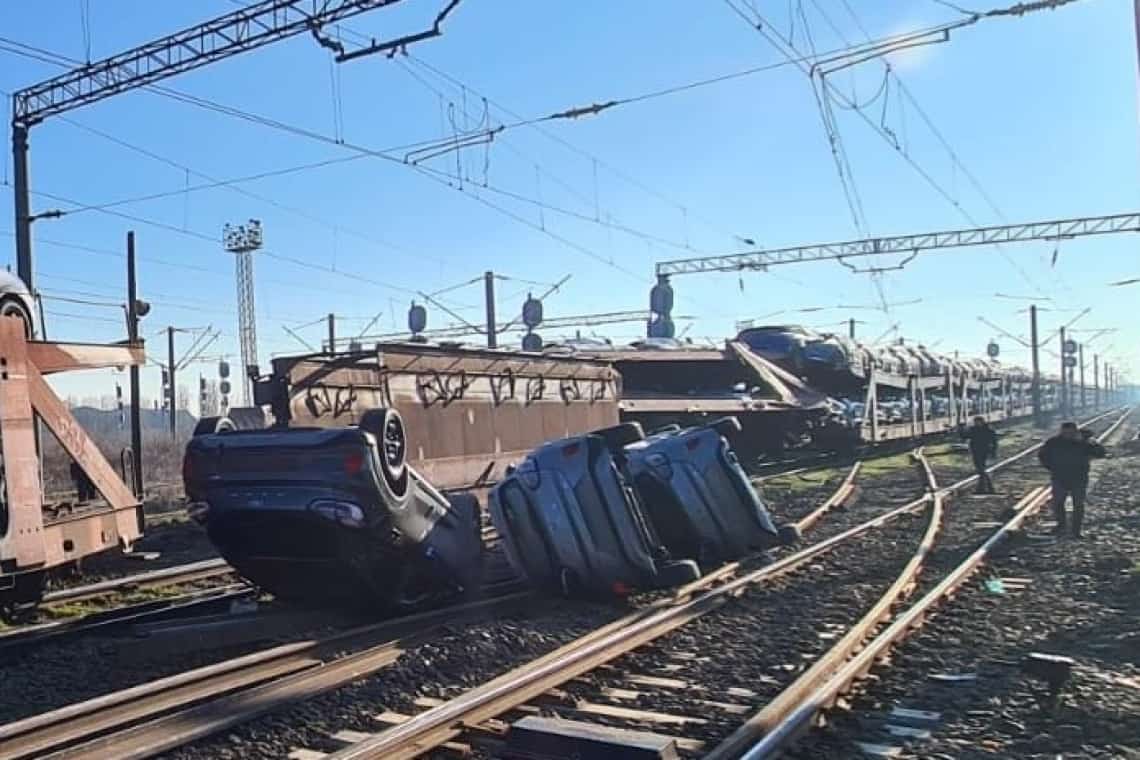 CFR Călători: Mecanicul trenului de călători a trecut pe roșu. Acesta nu va mai conduce trenuri de persoane până la terminarea anchetei