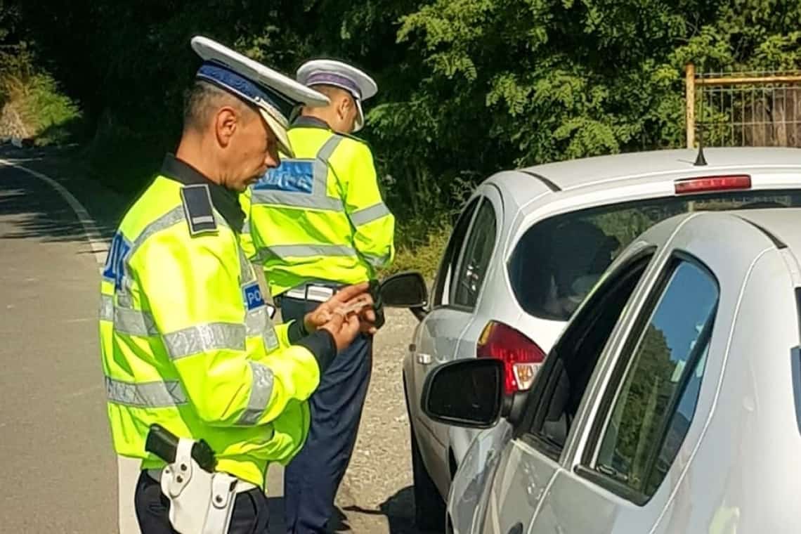25 de șoferi au rămas fără permise de conducere, în weekend, pe drumurile din Prahova