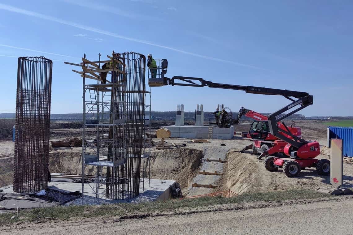 Galerie foto de pe șantierul autostrăzii A7. Cum se lucrează la nodul de la Dumbrava, unde se face legătura cu A3 București-Ploiești