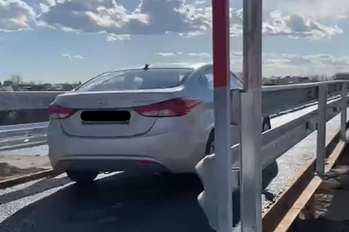 S-a turnat asfalt peste tablă, pe podețul metalic de la Pantazi? Ce răspunde primărița din Valea Călugărească