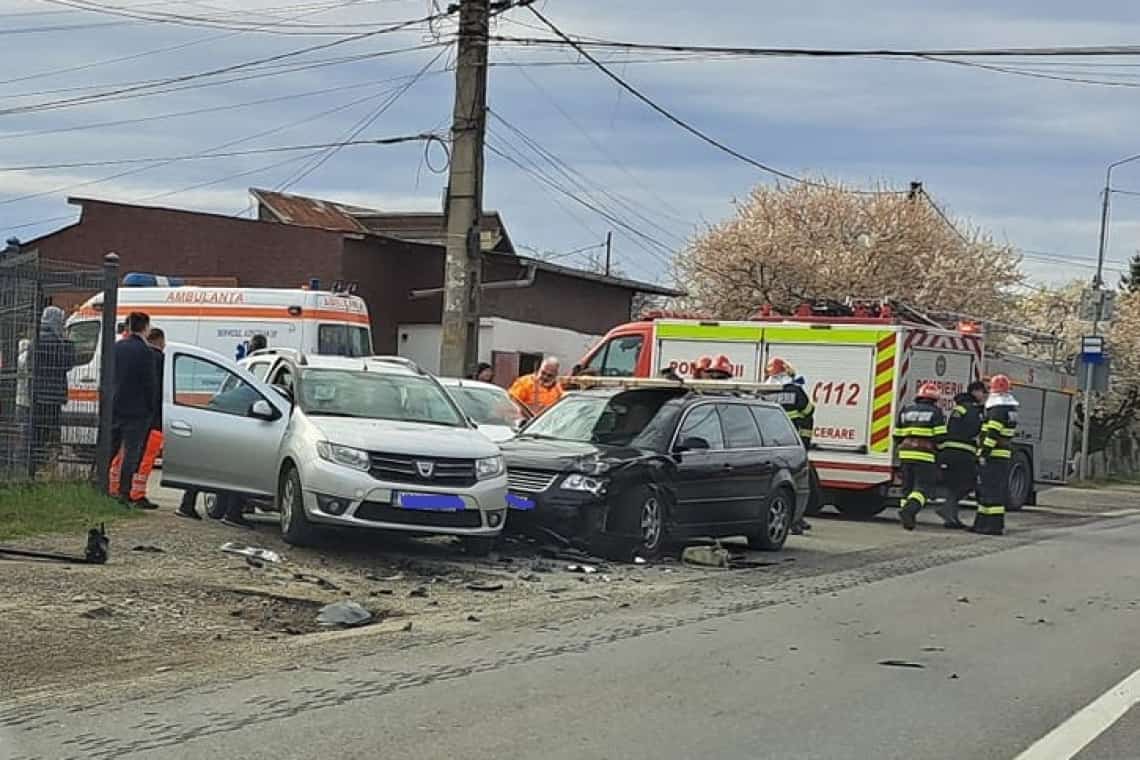 Patru autoturisme au fost implicate într-o coliziune, în Ploieștiori. Unul dintre șoferi a fost transportat la spital
