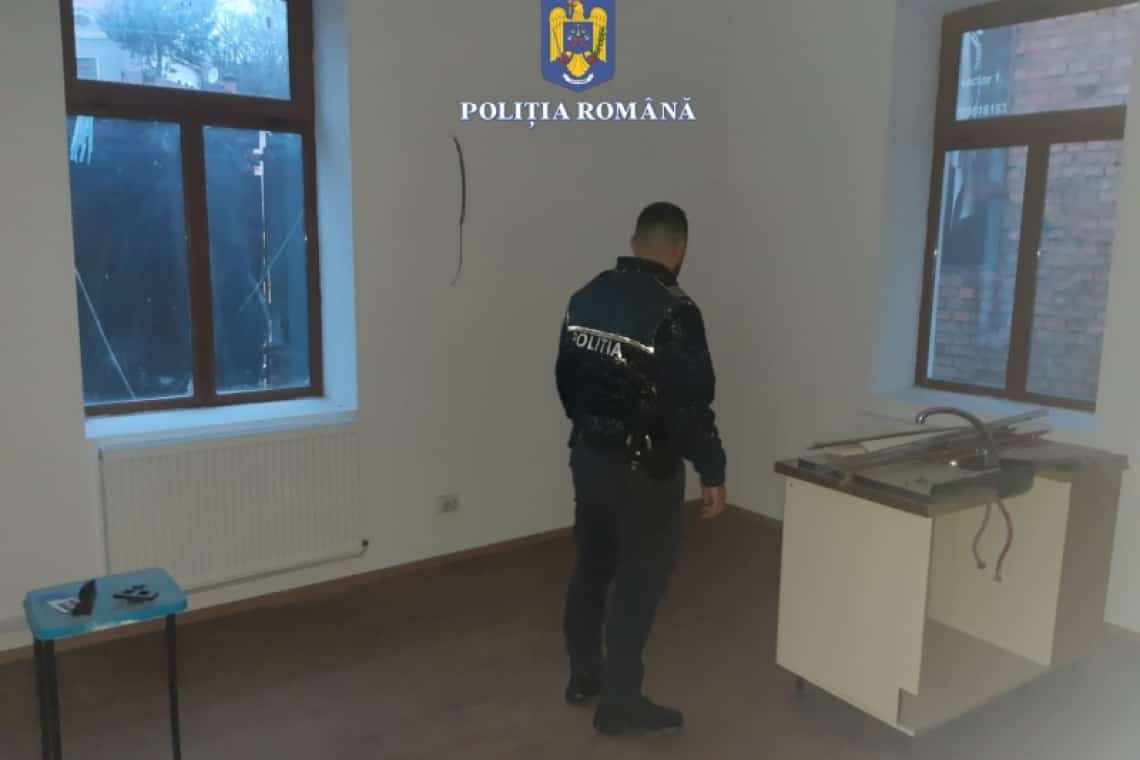 Percheziții în Prahova și alte județe la suspecți de înșelăciune cu mobilă la comandă. Peste 130 de persoane vătămate, până în prezent!