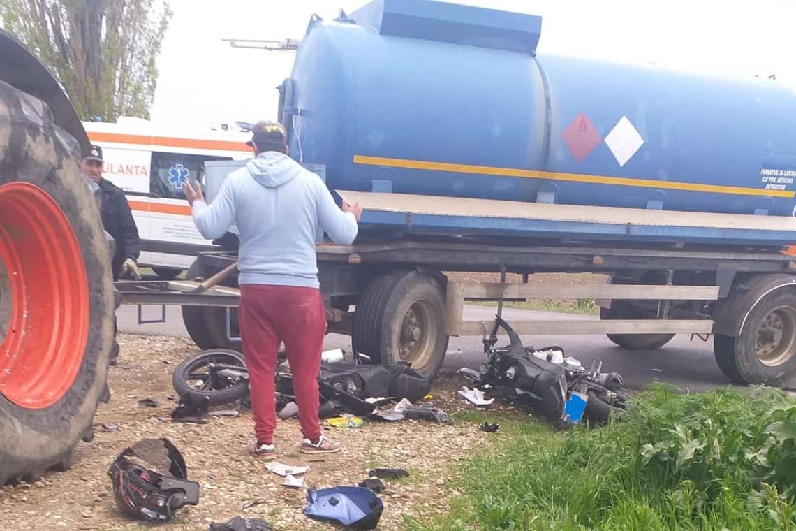 Grav accident rutier pe DN1D, în zona intersecției cu drumul spre Fulga. Doi tineri motocicliști au fost răniți și au ajuns la spital
