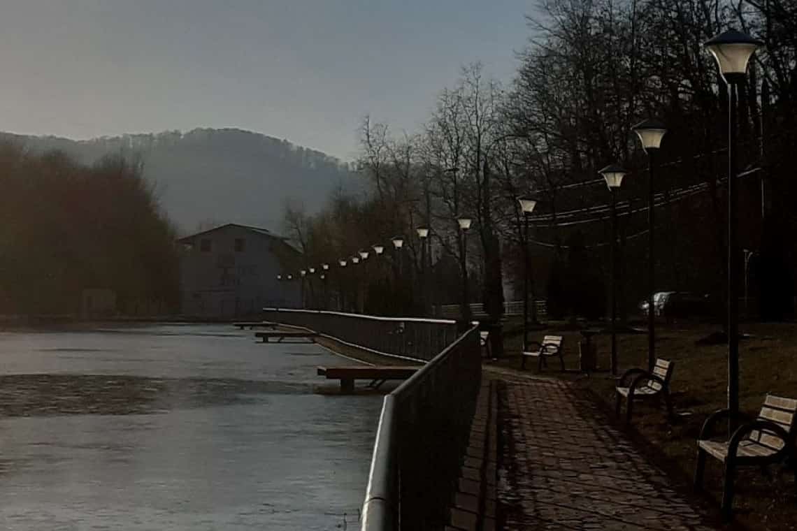 Locuințe din Câmpina, amenințate de deversarea lacului de lângă strada Nicolae Grigorescu