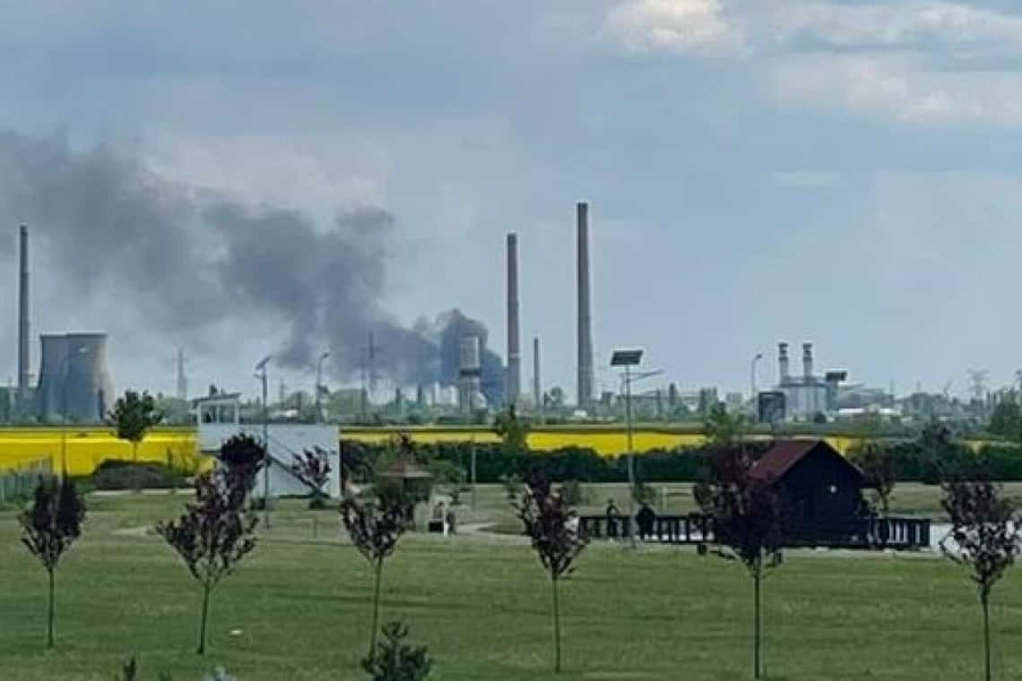 Incendiu la Rafinăria Petrobrazi. Trei persoane au fost rănite, doi bărbați au suferit arsuri!