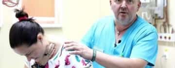 Un medic al Spitalului Militar Central ”Dr. Carol Davila”, explicații video despre cum putem ajuta o persoană care s-a înecat cu mâncare