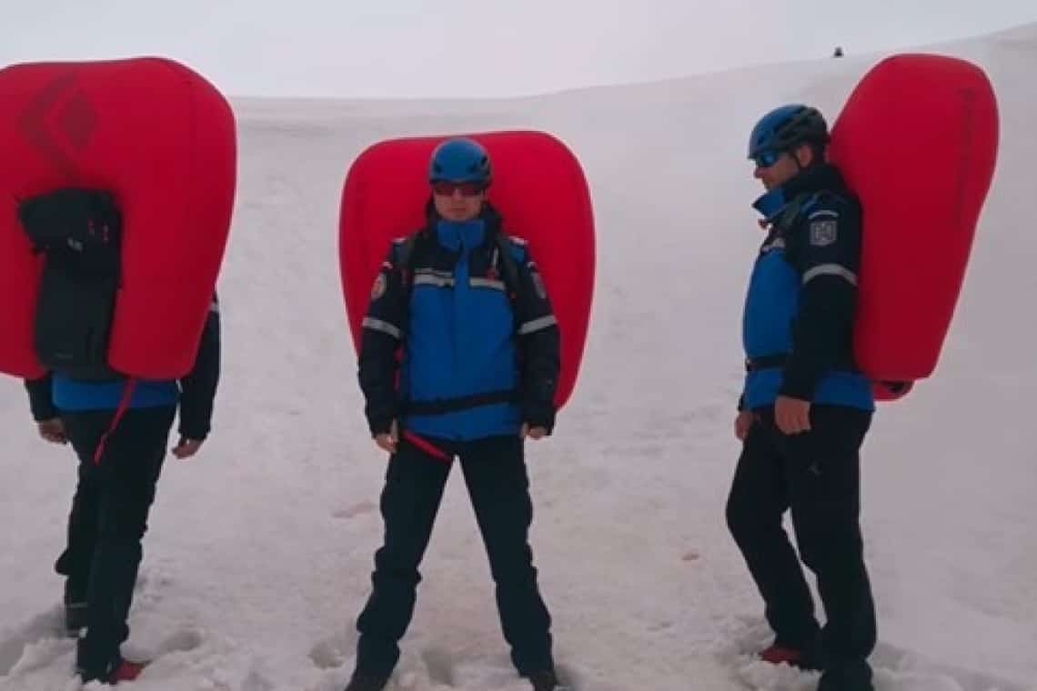 Rucsacuri de avalanșă, la Centrul de Perfecționare a Pregătirii Cadrelor Jandarmi Montan Sinaia (video)