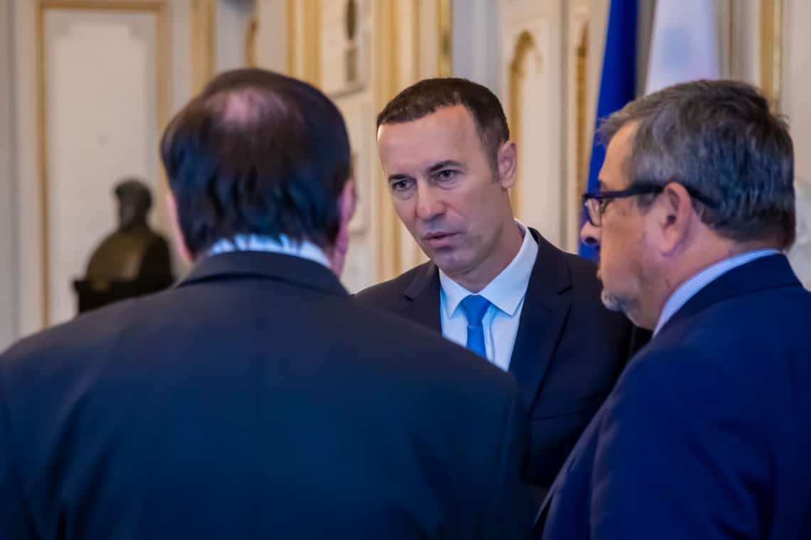 Iulian Dumitrescu anunță studenți la Medicină în Ploiești, dar nu suflă o vorbă despre proiectul noului spital județean!