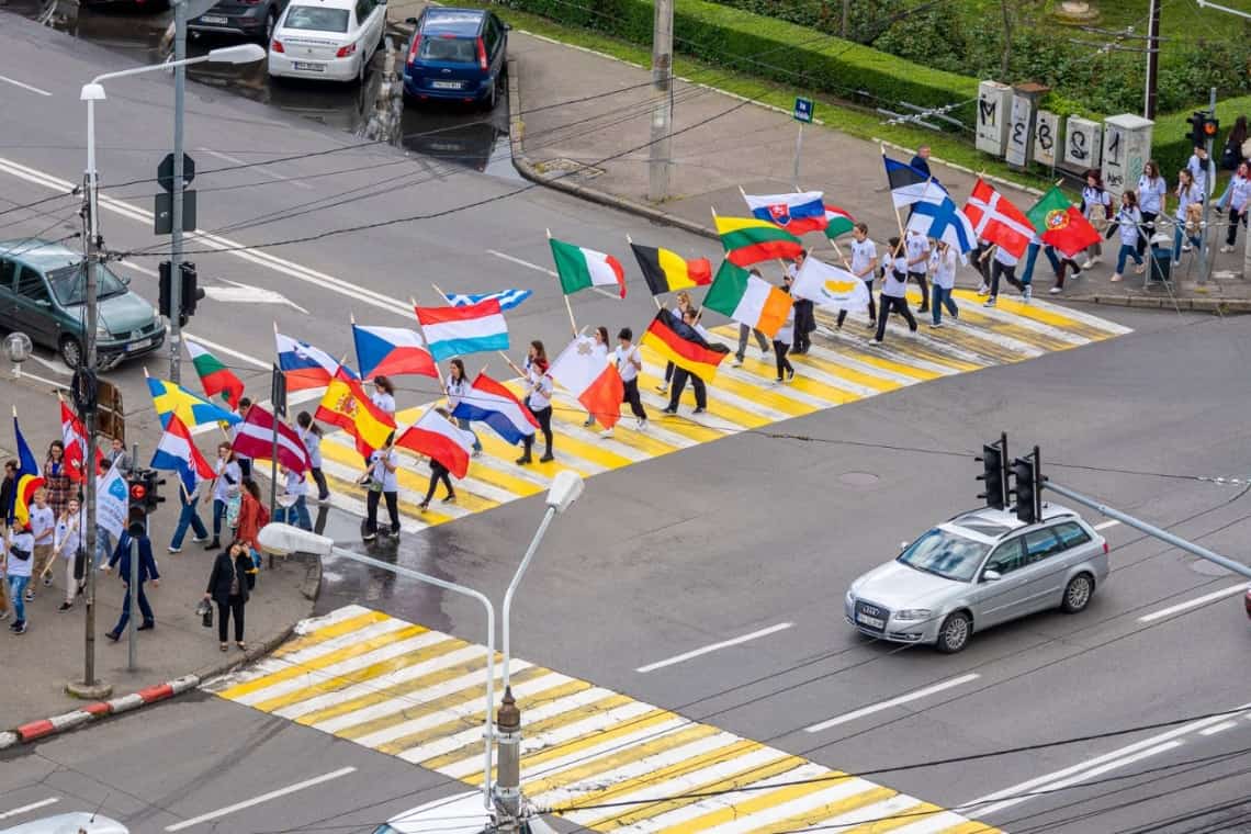 Elevii din Ploiești, Capitala tineretului din România în 2024, au sărbătorit inedit Ziua Europei