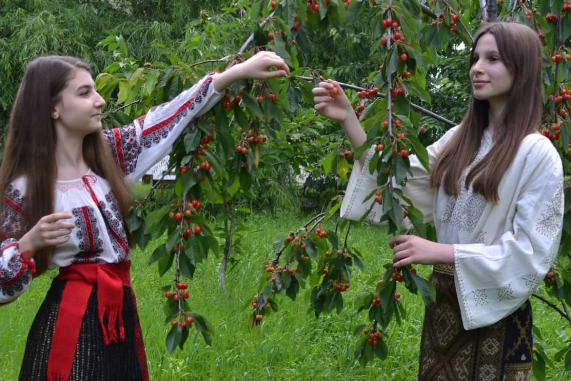Ziua Națională a Portului Popular Tradițional, sărbătorită astăzi, în a doua duminică a lunii lui Florar