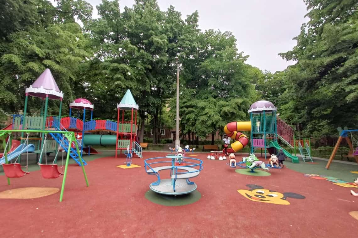Nou loc de joacă în parcul Mihai Eminescu din Ploiești