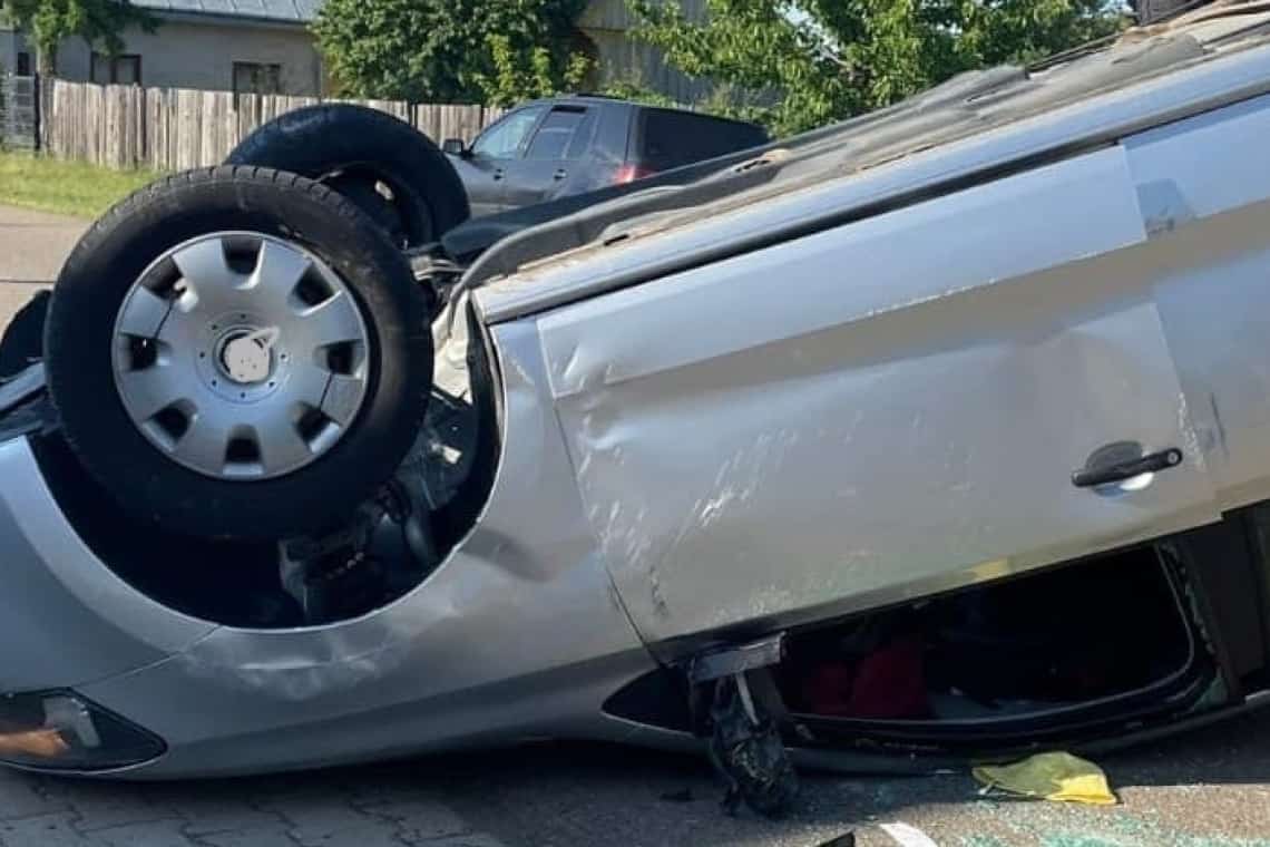 Un bărbat beat la volan s-a răsturnat cu autoturismul pe DN1, în zona Sinaia