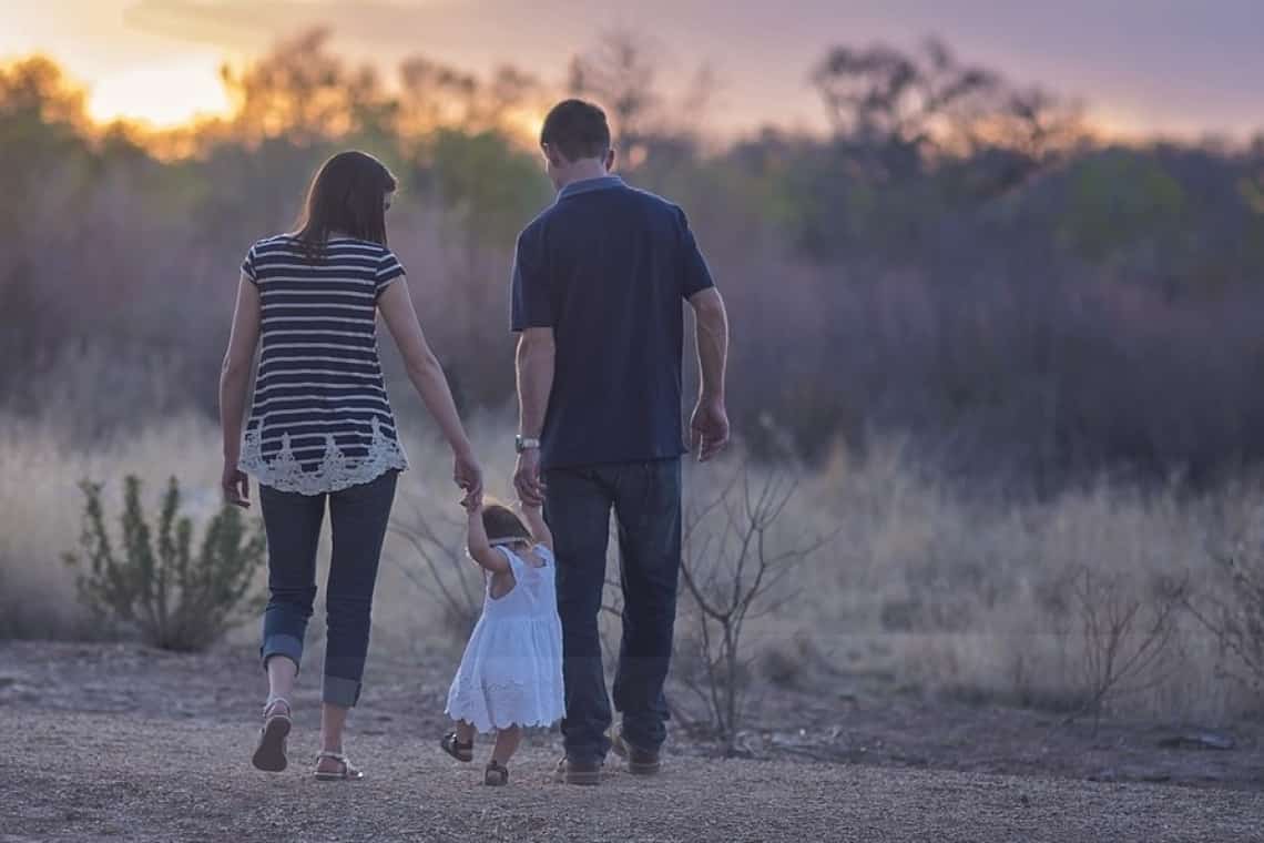 Adopția schimbă destine! 173 de copii adoptabili din Prahova așteaptă să-și găsească liniștea și dragostea în sânul unei familii!