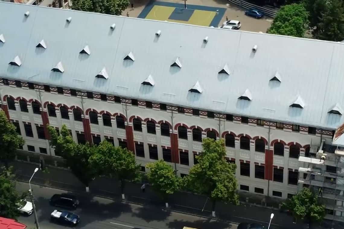 Lucrările de reabilitare a fațadei și acoperișului Colegiului Național I.L. Caragiale din Ploiești se apropie de final. Ce spune primarul Volosevici, fost elev al liceului (video)