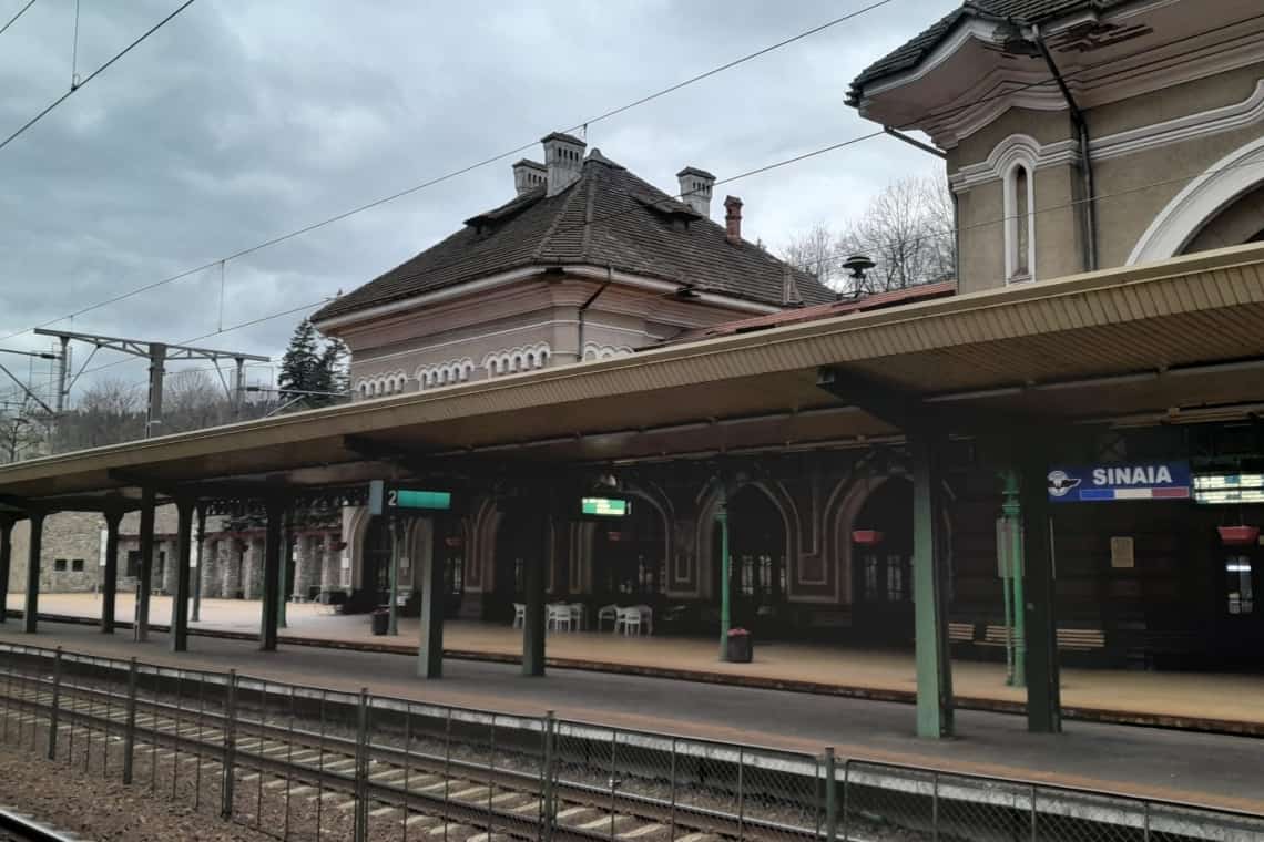 Gara Sinaia va deveni mai prietenoasă cu persoanele cu deficiențe locomotorii și cu probleme de vedere, după modernizare