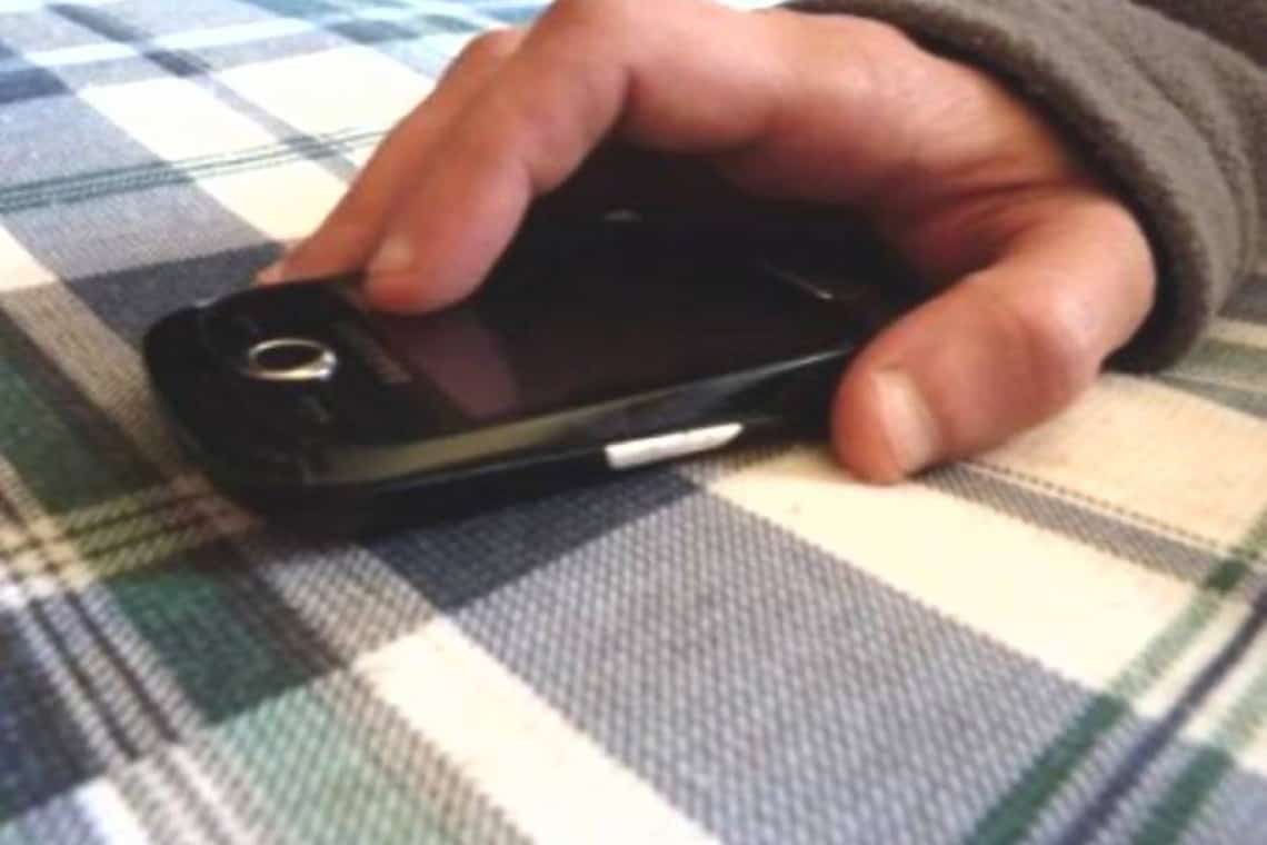 Bătrân de 70 de ani, depistat de polițiștii ploieșteni la câteva ore după ce furase un telefon!