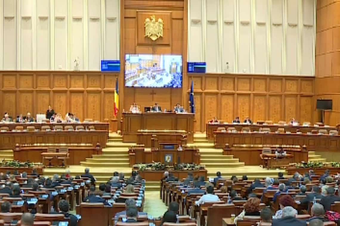 Guvernul Ciolacu cere astăzi votul de încredere Parlamentului României. Se anunță dezbateri aprinse