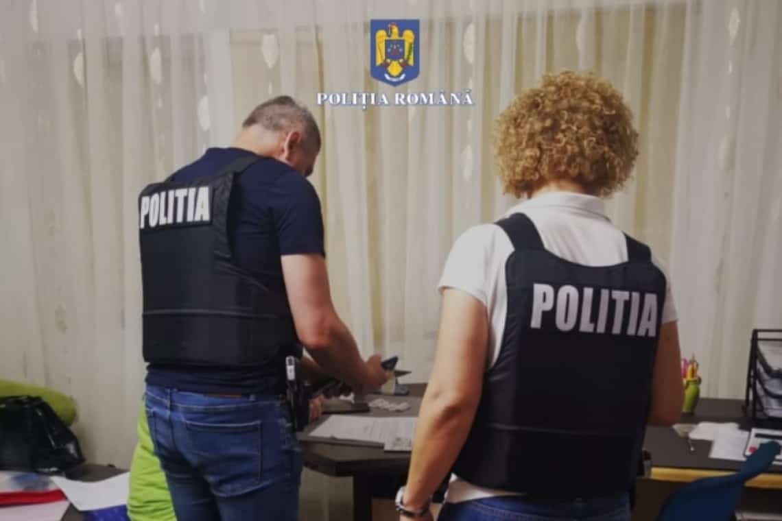 Percheziții în Prahova, la persoane suspectate de contrabandă cu bijuterii aduse din Turcia - Foto și video