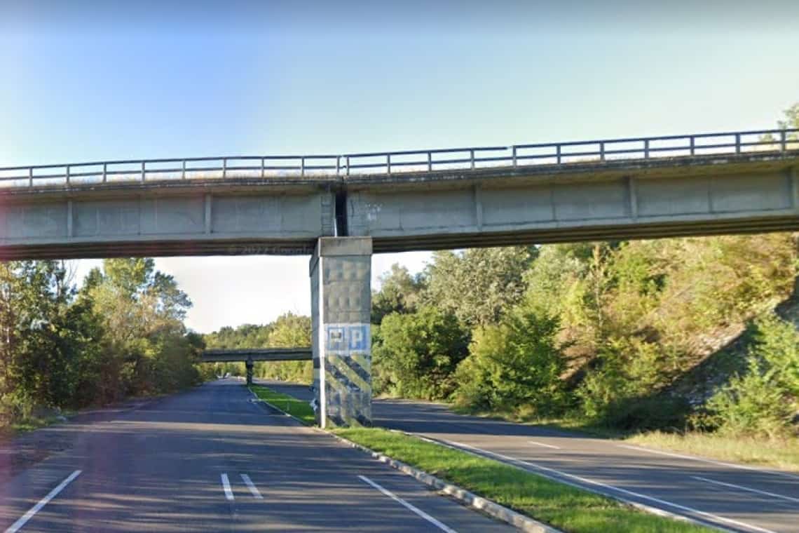 CFR SA se pregătește să demoleze podul feroviar Câmpina-Câmpinița, pericolul care pândește deasupra celui mai circulat drum național - DN1!