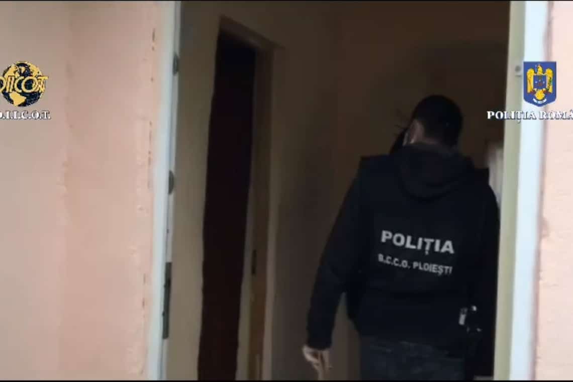 Doi prahoveni, reținuți după ce au folosit la videochat o tânără cu handicap (Video)