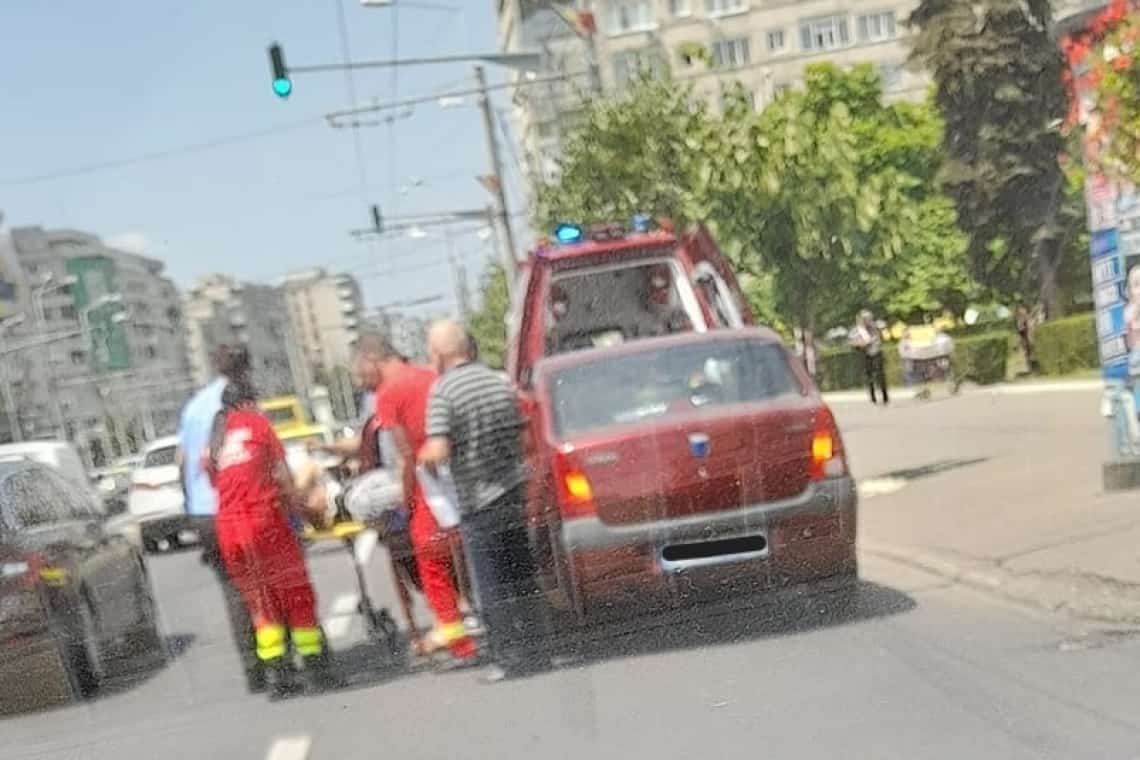 Pieton accidentat de un autoturism, în centrul Ploieștiului
