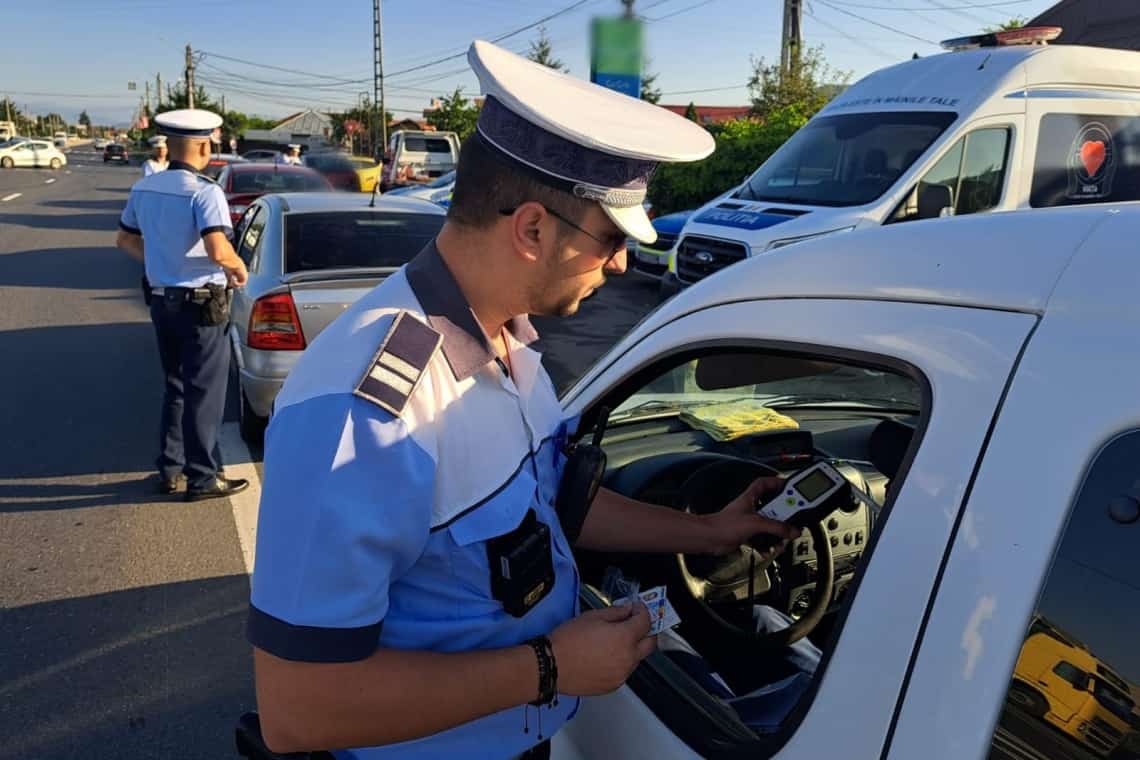 Polițiștii de la Rutieră, în control pe DN1, la Bănești, joi dimineață