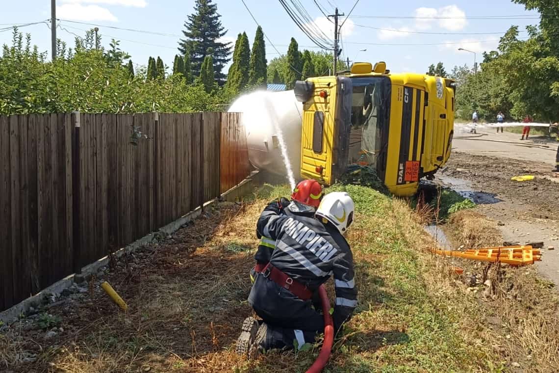 Update /Pericol de explozie pe strada Mihai Bravu din Ploiești! O cisternă cu GPL s-a răsturnat lângă fostul liceu nr. 7