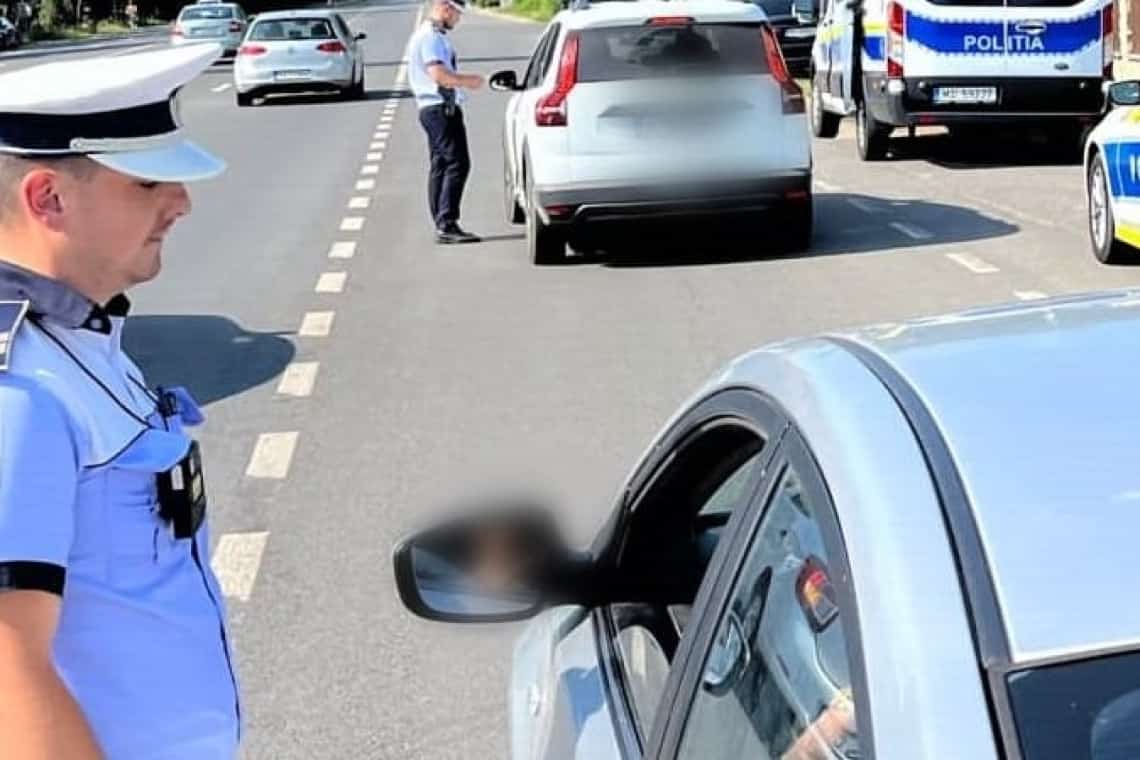 Tupeu/ Ce le-a prezentat un prahovean polițiștilor de la Rutieră, la un control în trafic