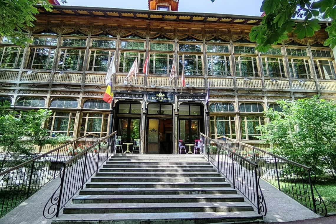 Cel mai vechi hotel din Sinaia, o clădire-monument de peste 140 de ani/ Galerie foto